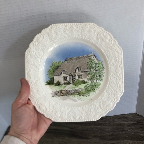 Vtg Staffordshire Plate with Cottage Design - Picture 7 of 9
